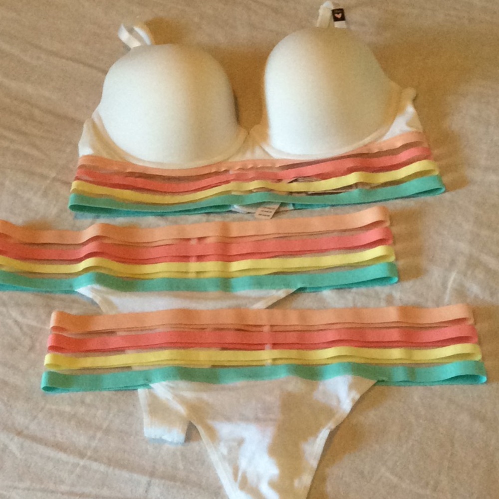 SOLD VICTORIA SECRET BRALETTE SET